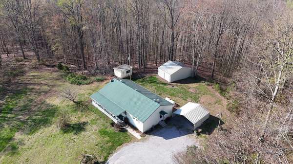 214 Dont Care Ln, Celina, TN 38551