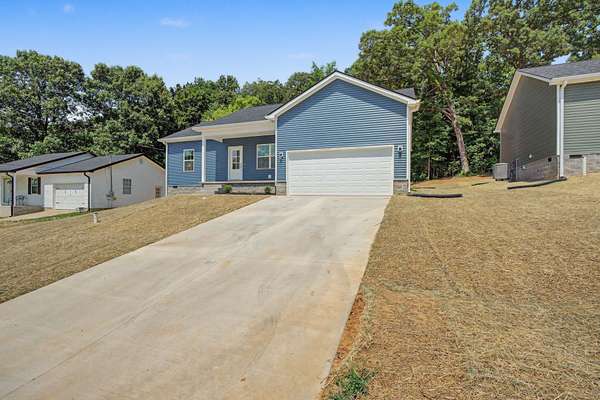 318 PINE HILL DR, Hopkinsville, KY 42240