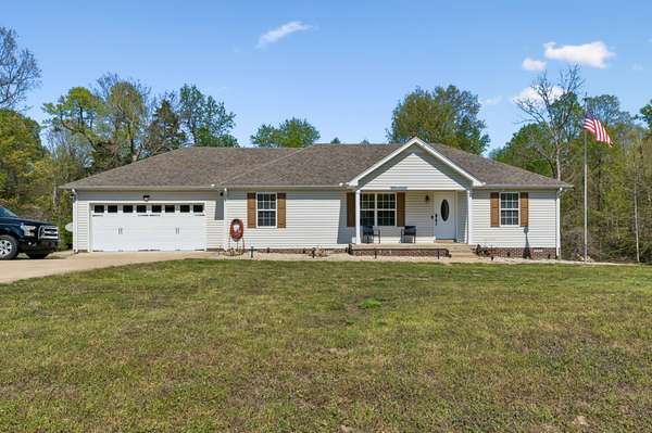 3084 Bowker Rd, Charlotte, TN 37036