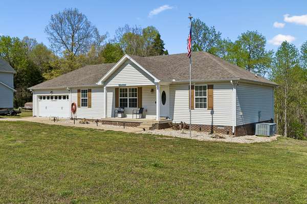 3084 Bowker Rd, Charlotte, TN 37036