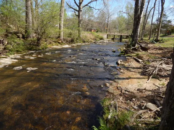 999 Kilburn Hollow Rd, Waynesboro, TN 38485