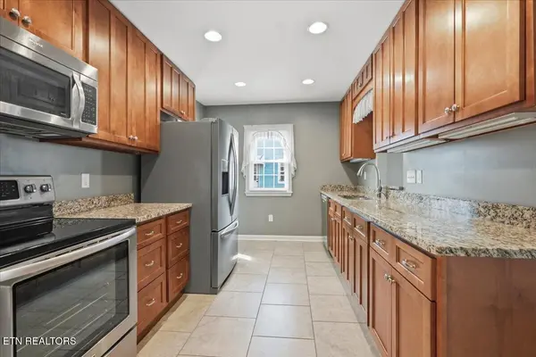 2445 Kennington Rd, Knoxville, TN 37917