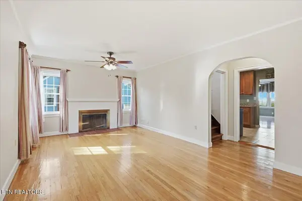2445 Kennington Rd, Knoxville, TN 37917