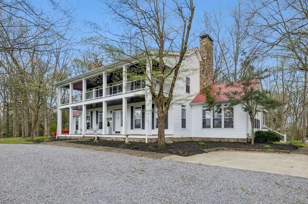 901 Town Branch Rd, Charlotte, TN 37036