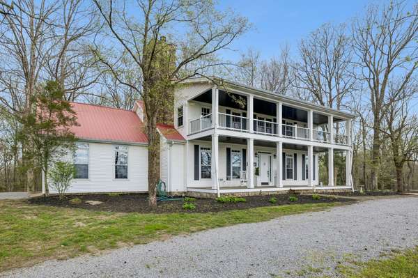 901 Town Branch Rd, Charlotte, TN 37036