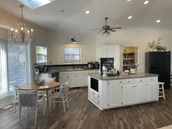 165 Cedar Point Rd, Bumpus Mills, TN 37028