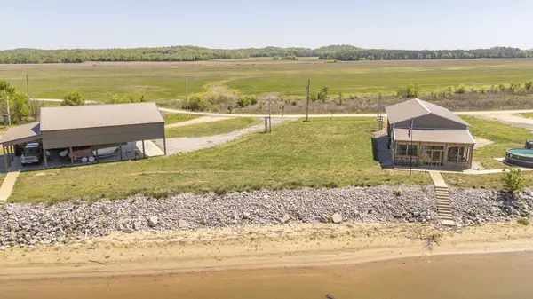 2271 Hardin Bottom River Rd, Clifton, TN 38425