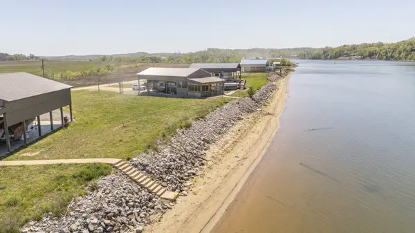 2271 Hardin Bottom River Rd, Clifton, TN 38425