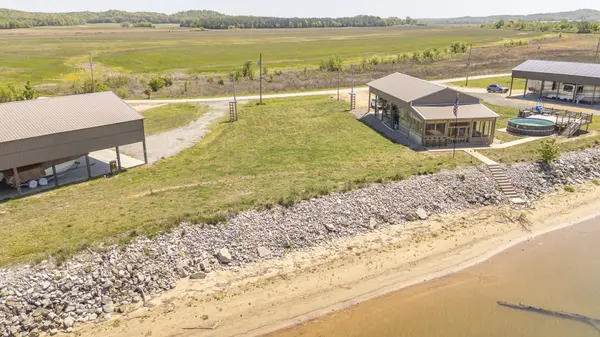 2271 Hardin Bottom River Rd, Clifton, TN 38425