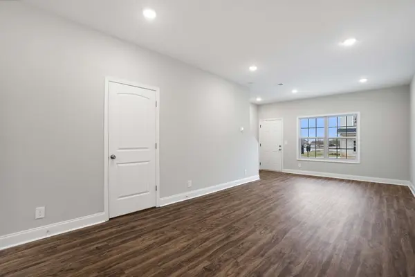 955 Professional Park Dr #102, Clarksville, TN 37040