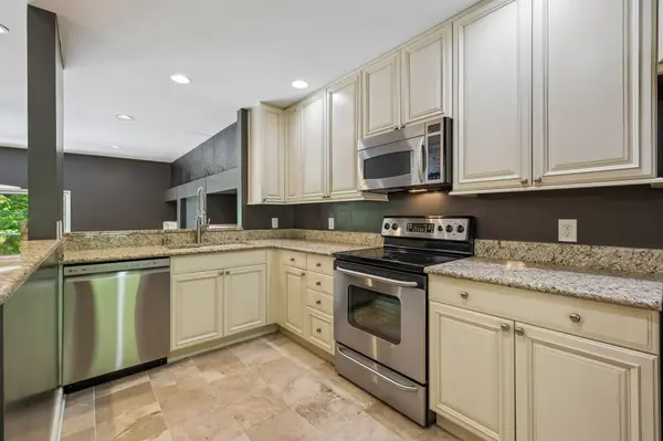 941 Harpeth Trace Dr, Nashville, TN 37221