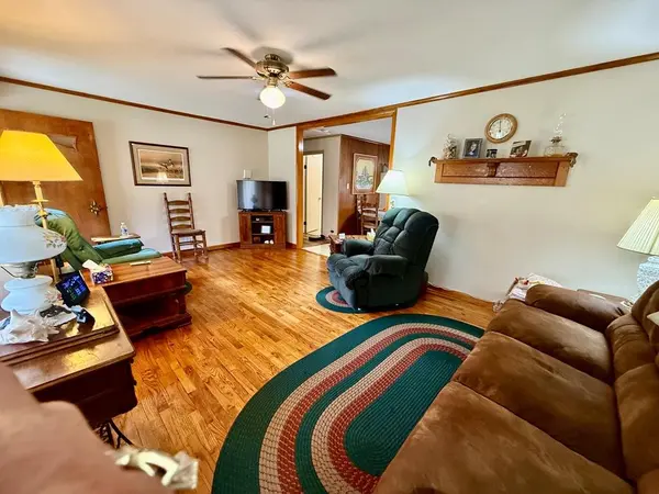 180 Center Dr, Springville, TN 38256