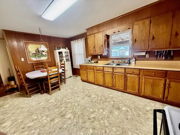 180 Center Dr, Springville, TN 38256