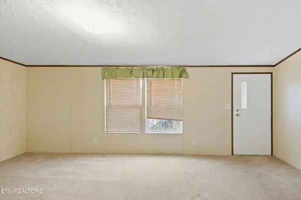 2124 Rainwater Rd, Dandridge, TN 37725