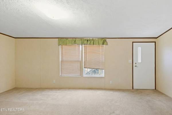 2124 Rainwater Rd, Dandridge, TN 37725