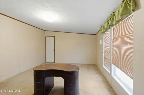 2124 Rainwater Rd, Dandridge, TN 37725