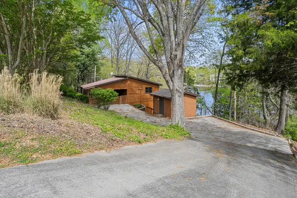 101 Woodland Pt, Estill Springs, TN 37330