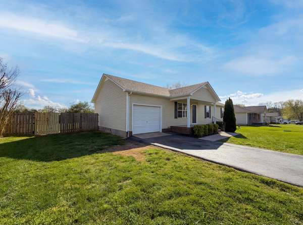 2310 Forrest Fields Dr, Chapel Hill, TN 37034