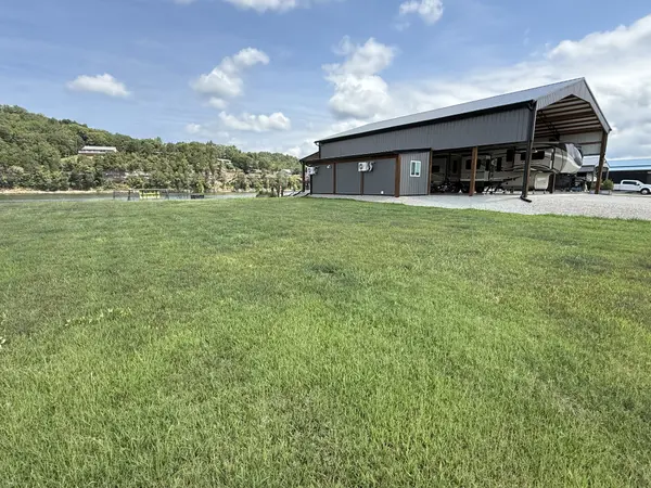 188 S River Front Dr, Clifton, TN 38425