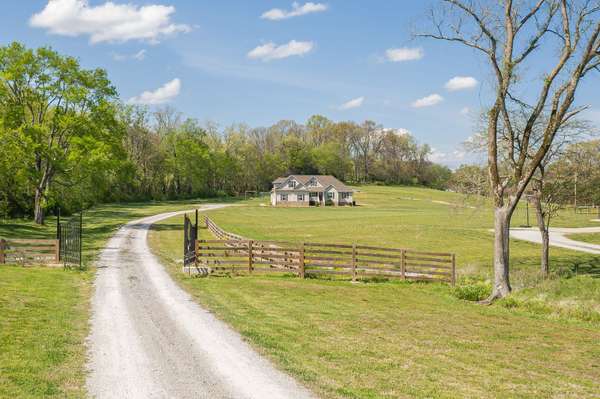 3036 Valley Creek Rd, Culleoka, TN 38451