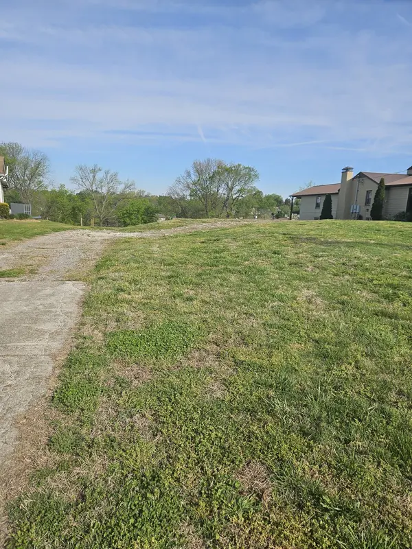 128 Lakeview Dr, Hendersonville, TN 37075