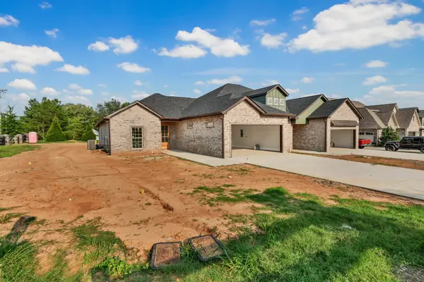 1101 Veridian Dr, Clarksville, TN 37043