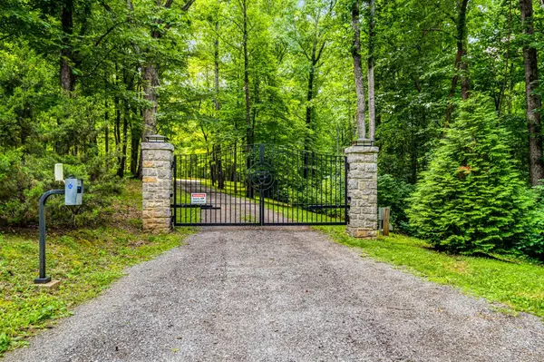 8454 Lewis Rd, Nashville, TN 37221