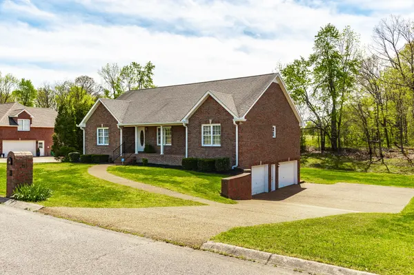 251 Allen Dr, Greenbrier, TN 37073