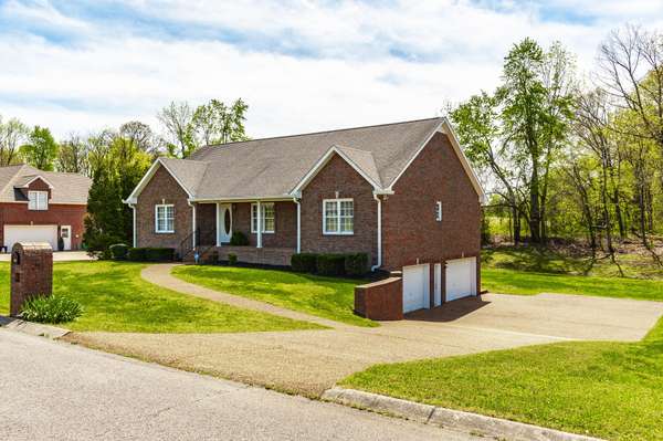 251 Allen Dr, Greenbrier, TN 37073