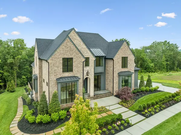8087 Mountaintop Dr, College Grove, TN 37046