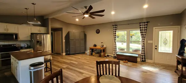 408 Sandy Rd, Dover, TN 37058