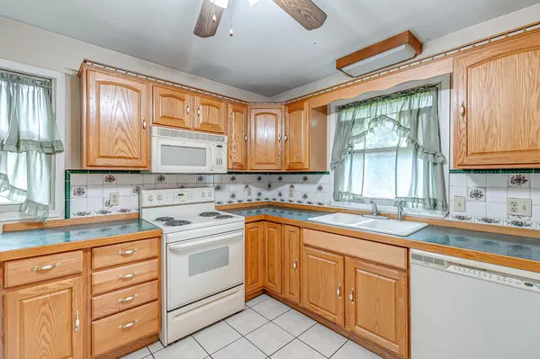 904 Cheairs Cir, Columbia, TN 38401