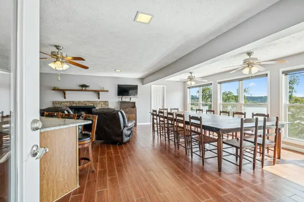 824 Driftwood Dr, Lobelville, TN 37097