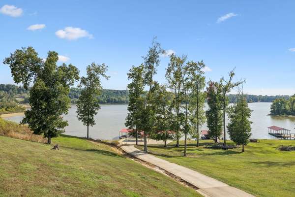 824 Driftwood Dr, Lobelville, TN 37097