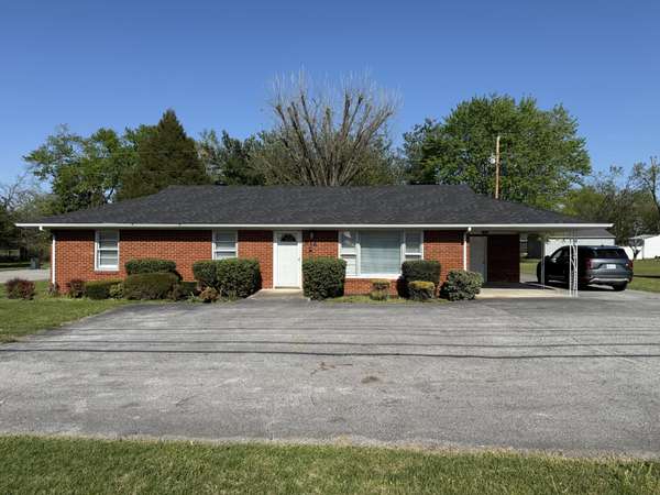 816 S Broadway St, Portland, TN 37148