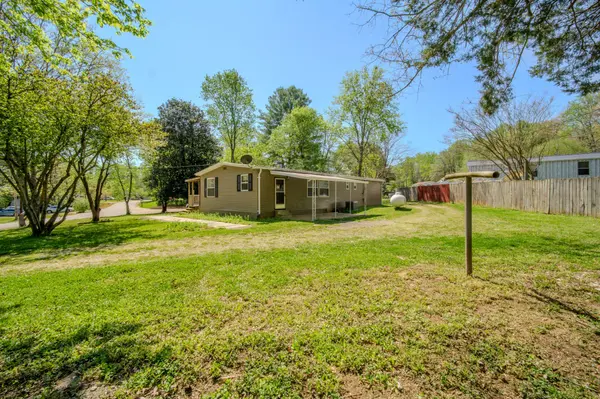 4461 S Creek Dr, Cookeville, TN 38506