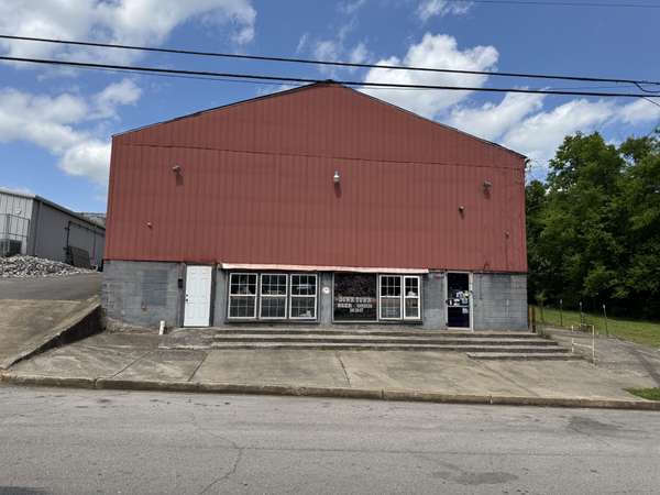 203 E 8th St, Columbia, TN 38401