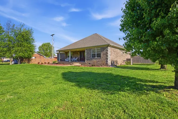 408 Weakley Creek Rd, Lawrenceburg, TN 38464
