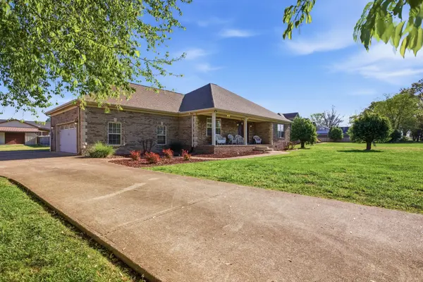 408 Weakley Creek Rd, Lawrenceburg, TN 38464
