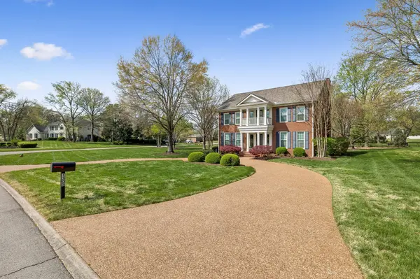 1305 Arrowhead Dr, Brentwood, TN 37027