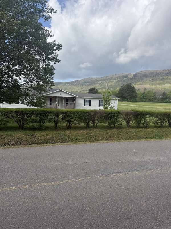 1791 W Valley Rd, Whitwell, TN 37397