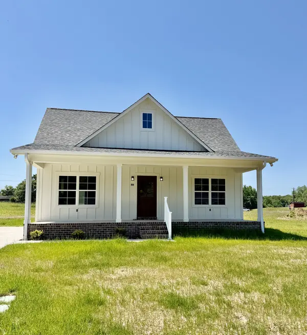 909 Hickory St, Lawrenceburg, TN 38464