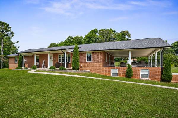 1069 McGregor Ln, Cookeville, TN 38501