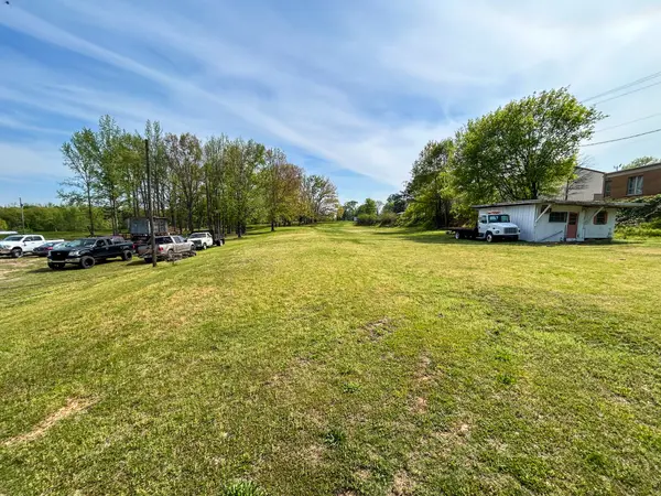 30996 Broad St, Bruceton, TN 38317
