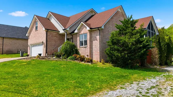 4046 Summit Dr, Greenbrier, TN 37073