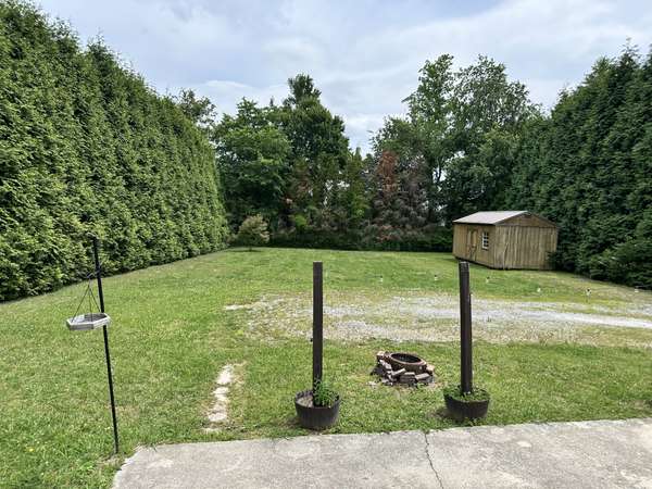 223 Greenwood Dr, Smithville, TN 37166