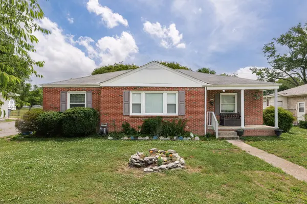 917 3rd Ave, Fayetteville, TN 37334