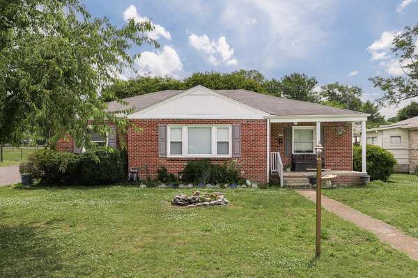 917 3rd Ave, Fayetteville, TN 37334