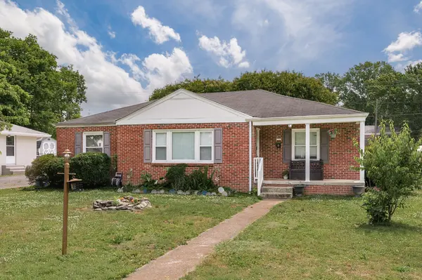 917 3rd Ave, Fayetteville, TN 37334
