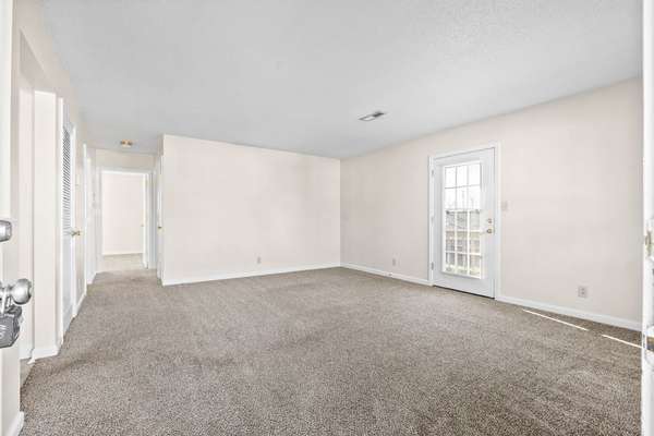 1891 Waters Edge Dr #B, Clarksville, TN 37043